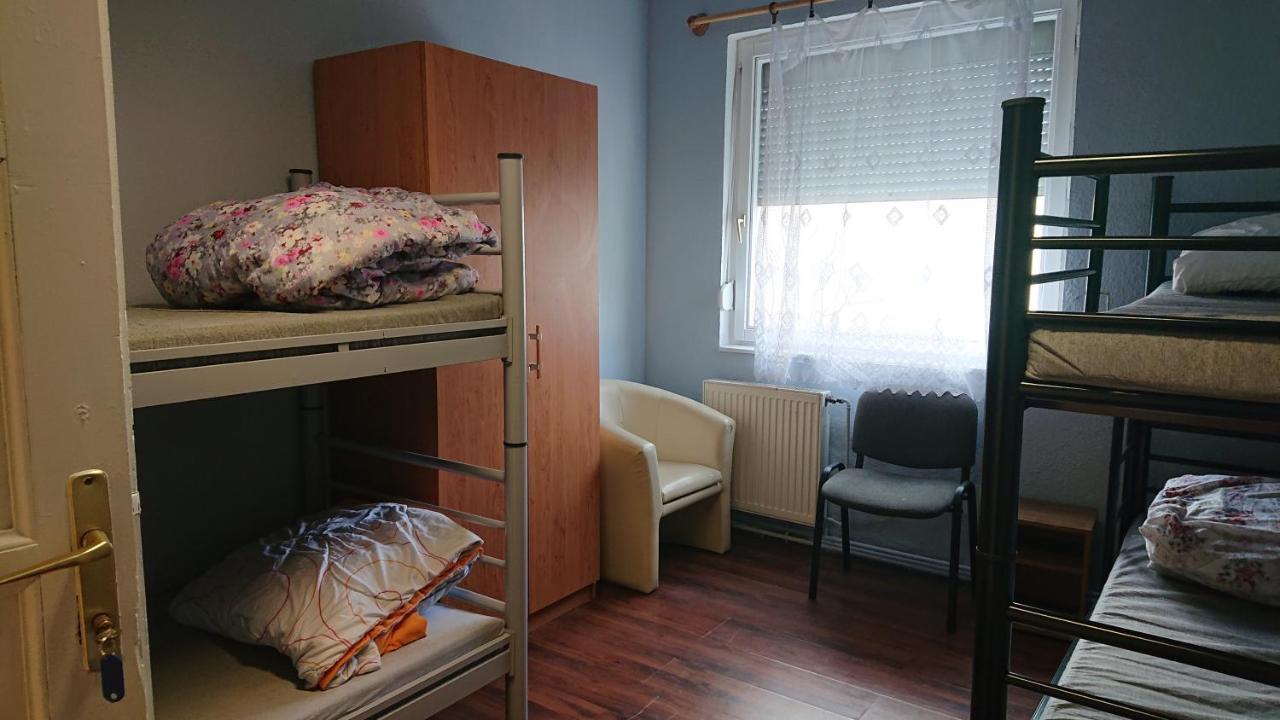pillangó munkásszálló Budapest Esterno foto